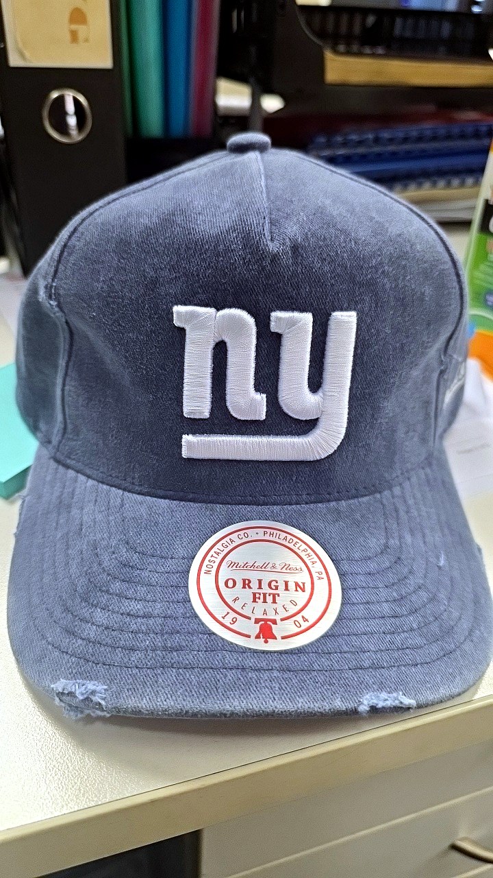 Mitchell & Ness New York Giants Distressed Snapback Cap